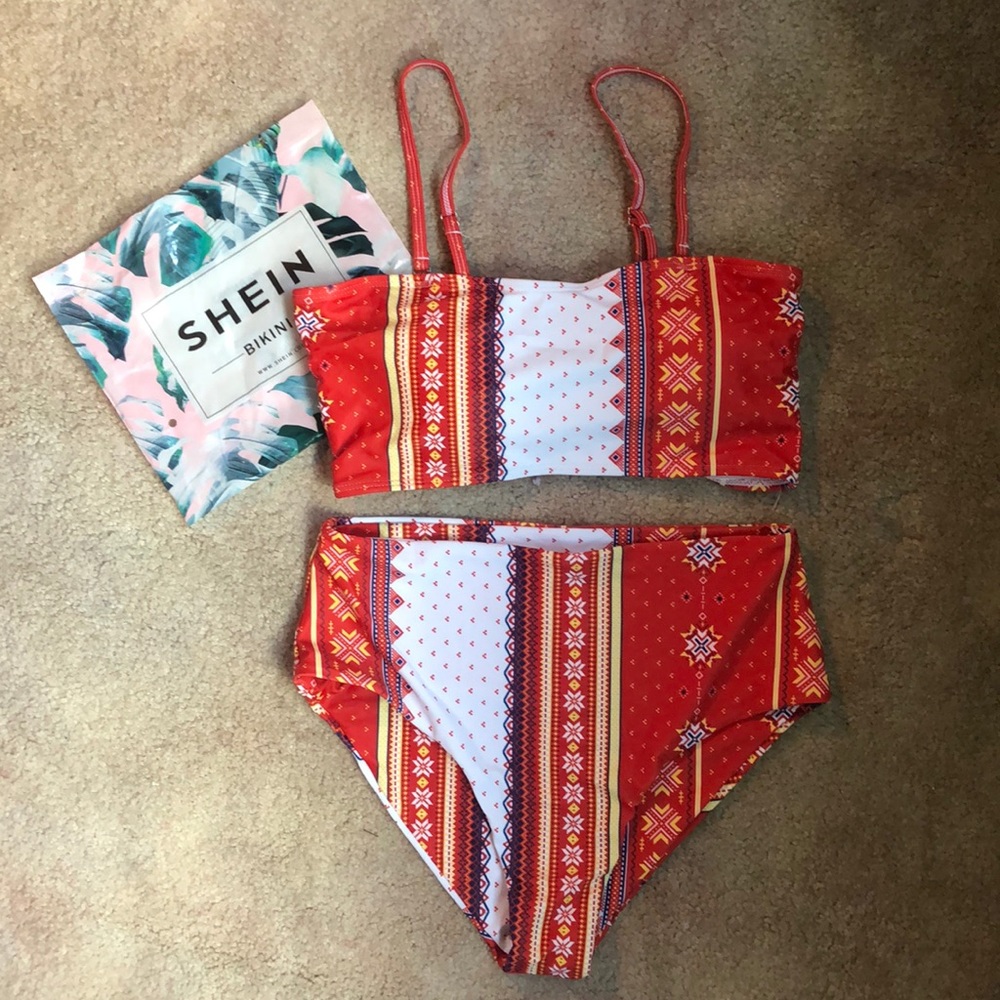 Lace-up back bandeau bikini